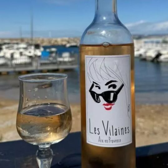 Les Vilaines , le vin des filles que les garçons adorent !