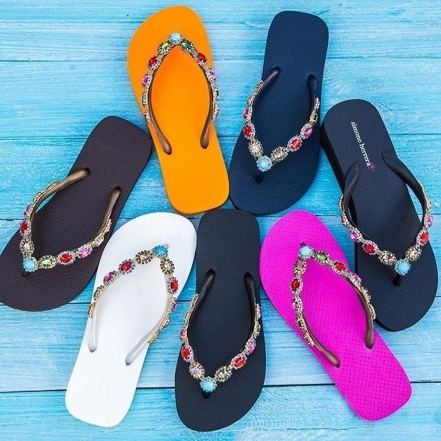 CHANCLAS by Simone Herrera