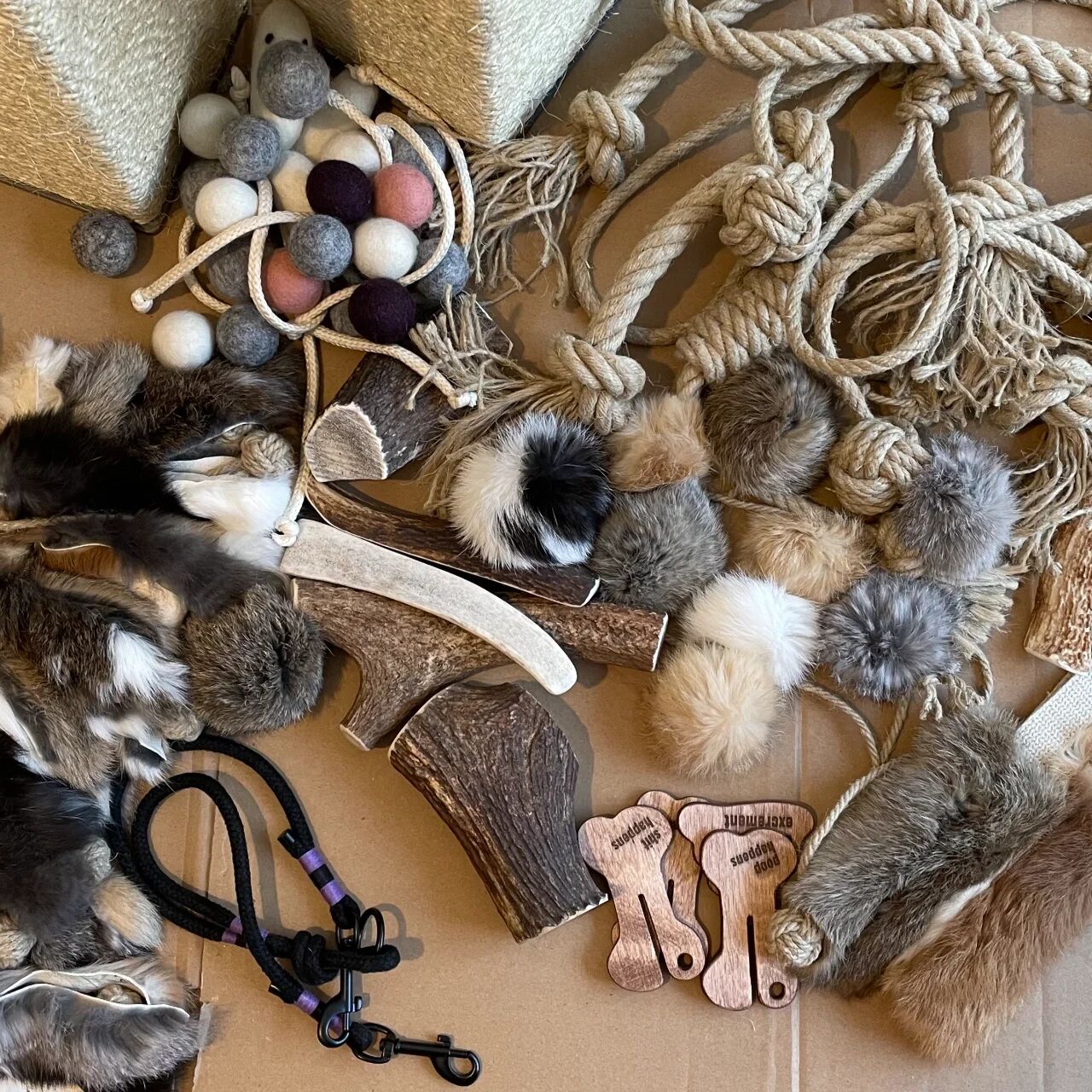 PAWSOME PET TOYS