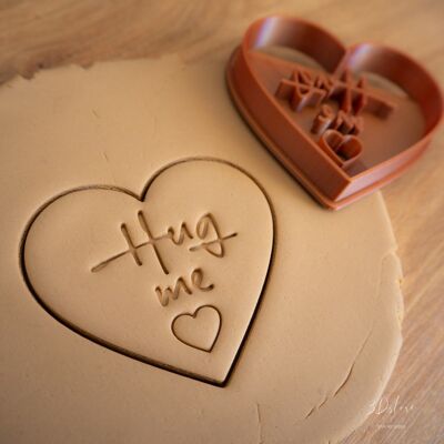 Tagliabiscotti - Cuore: Abbracciami