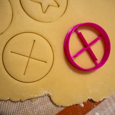 Cookie cutter - Cross