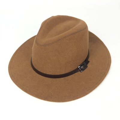 Chapeau avec sangle en cuir