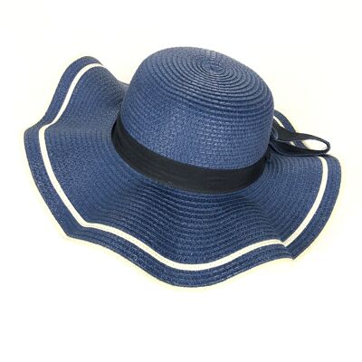 Cappello di carta con tesa ondulata