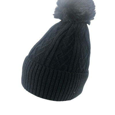 Bonnet motifs cœurs et pompon