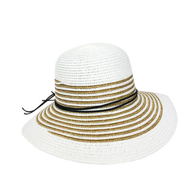 Chapeau avec fines tresses et bandes dorées