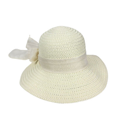 Chapeau avec nœud papillon