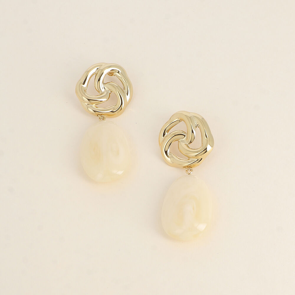 Pendientes colgantes - flor calada y pieza ovalada de resina