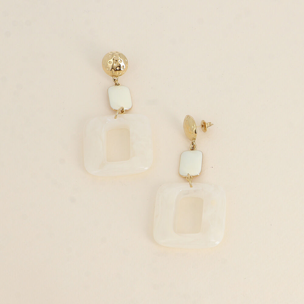 Pendientes colgantes: pieza redonda texturizada, rectángulo de esmalte y pieza de acetato calado.