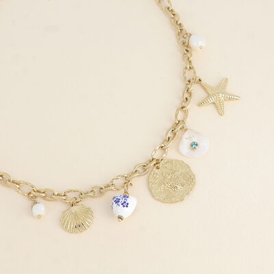 Collier - pendentifs (résine, coquillage, coeur en céramique émaillée fleurie, tortue, nacre, perle d'eau douce)