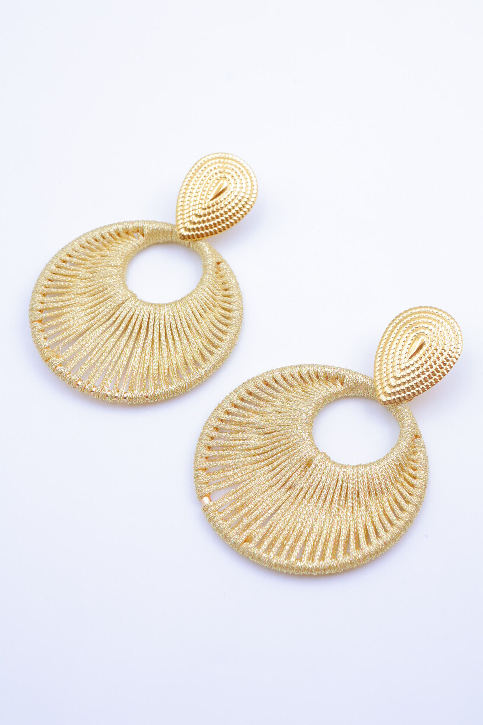 Geflochtene Draht-Tropfenohrringe - A1698