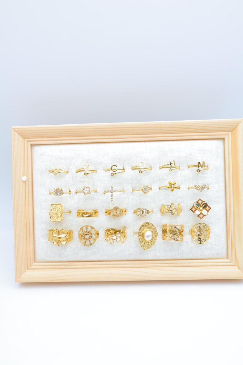 Set mit 24 verstellbaren Edelstahlringen - Holzdisplay inklusive - PRESENTOIR-BAGUE24-03