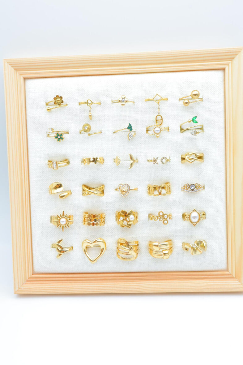 Set mit 30 verstellbaren Edelstahlringen - Holzdisplay inklusive - PRESENTOIR-BAGUE30-05