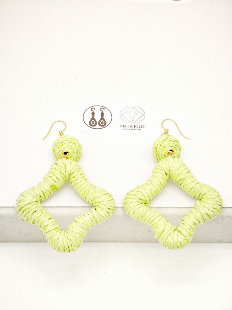 Boucles d'oreilles en raphia et métal - R09
