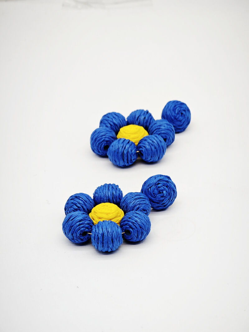 Boucles d'oreilles en raphia et métal - R12