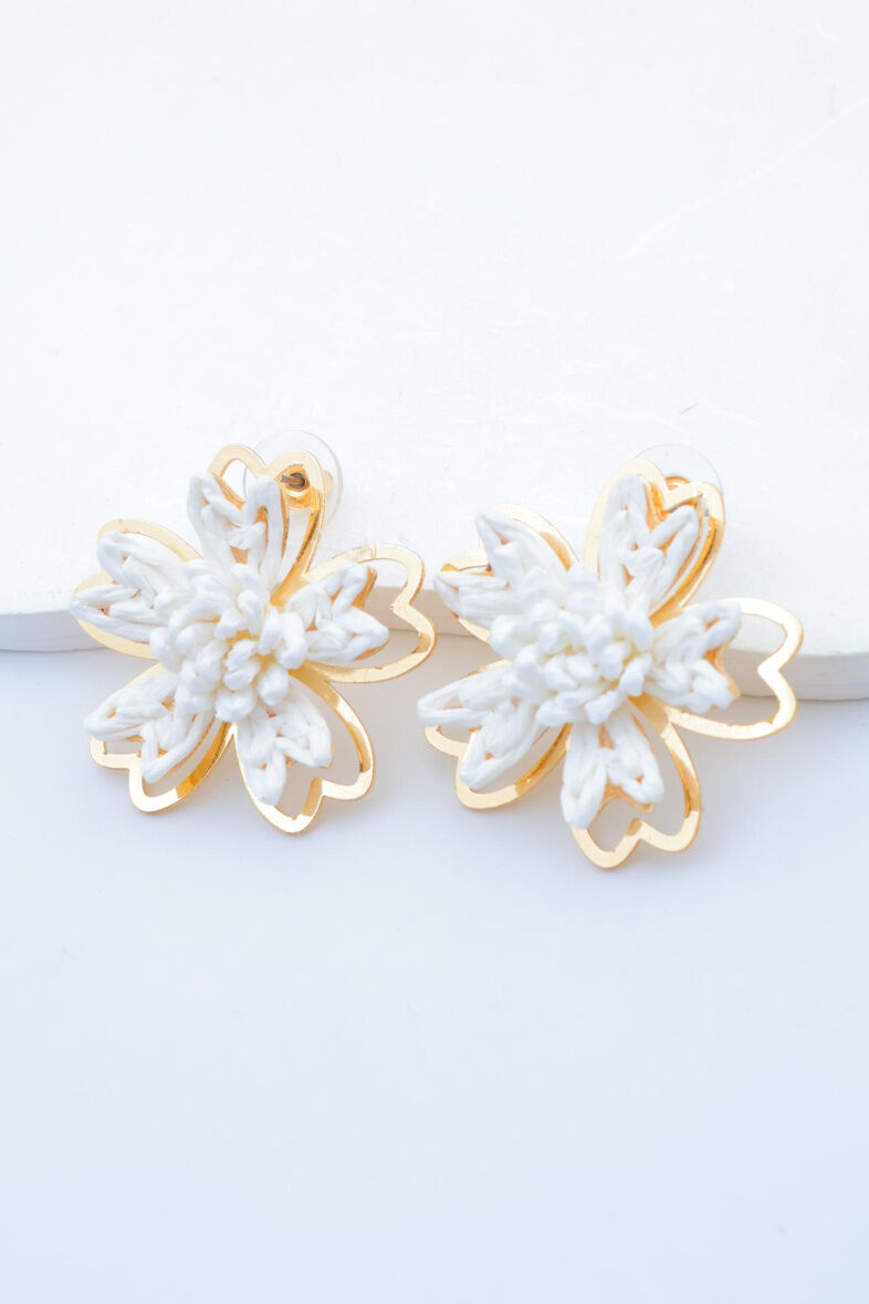 Pendientes de rafia y metal - R105