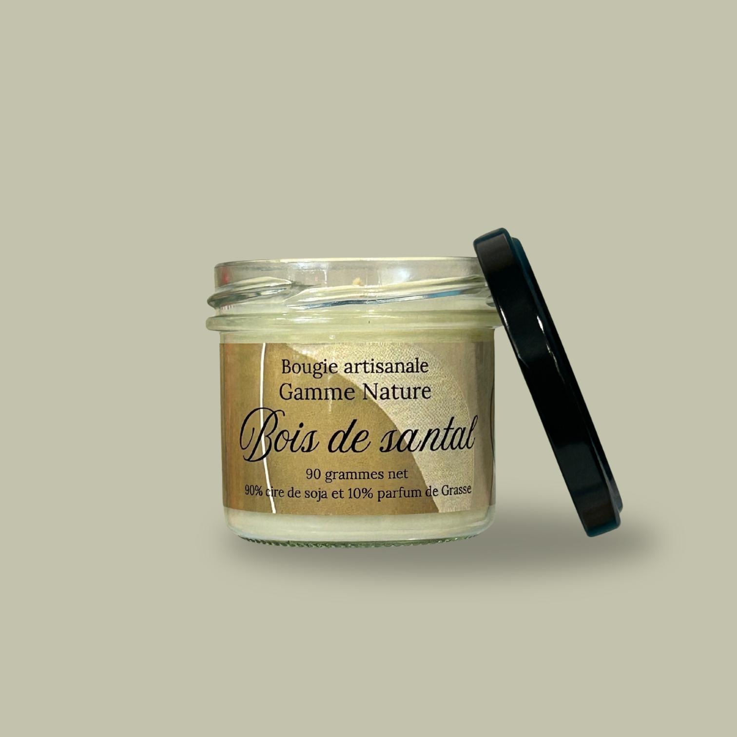 Vela hecha a mano con fragancia de sándalo.