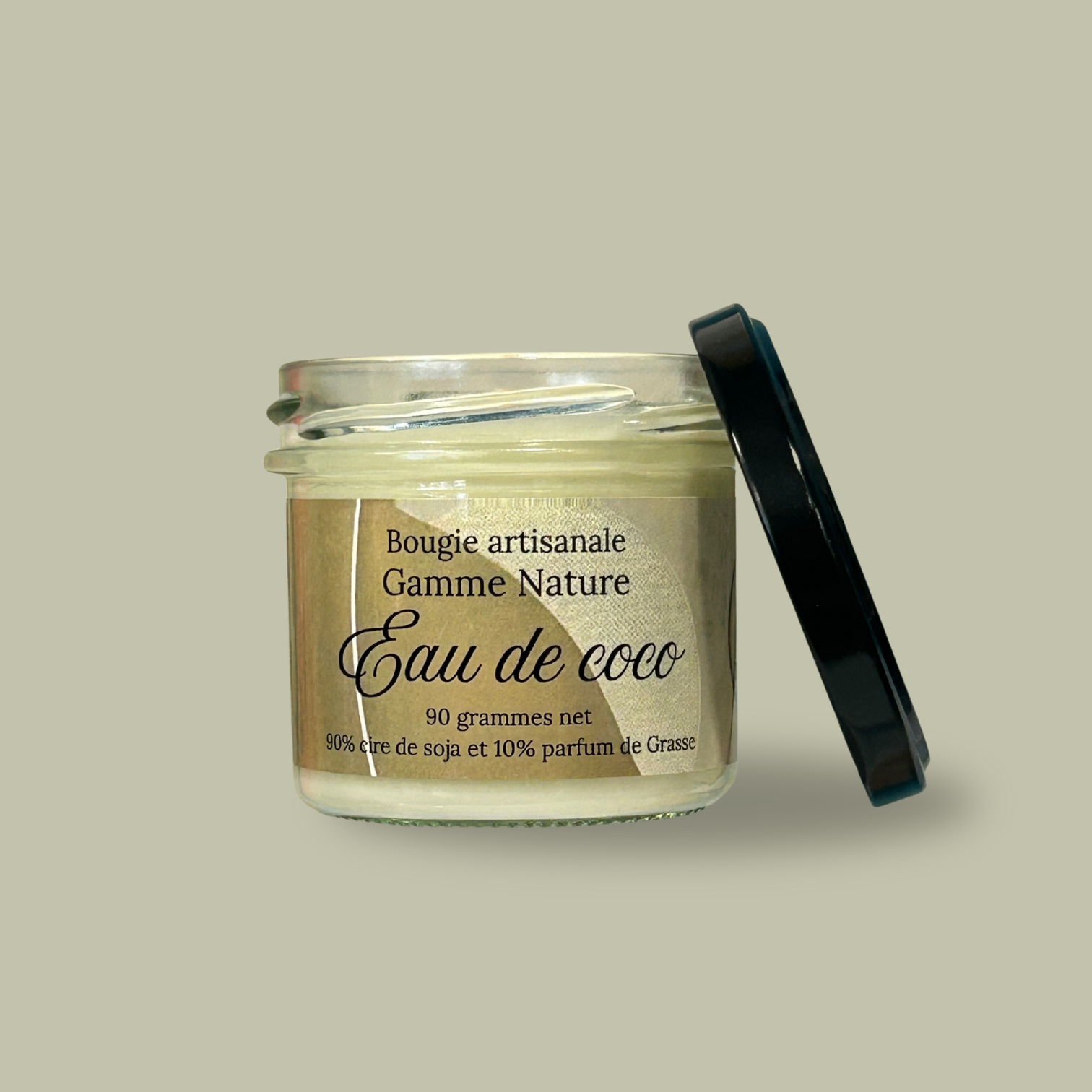 Vela hecha a mano con aroma a agua de coco.