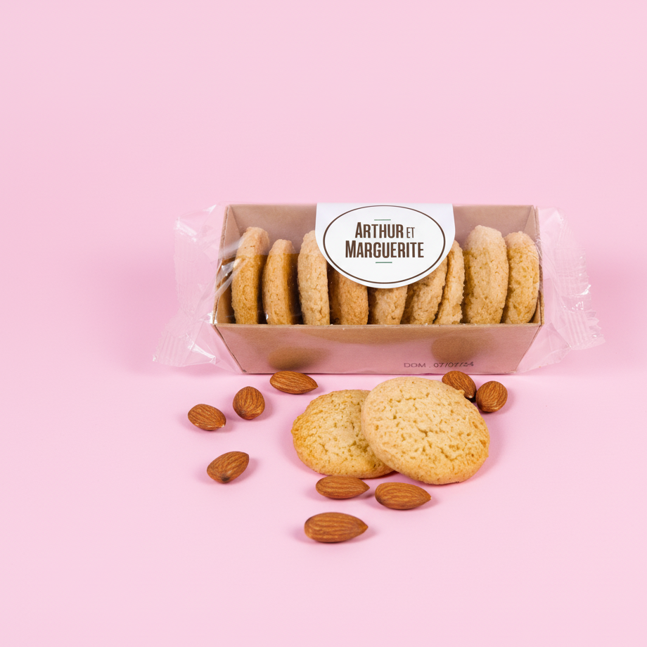 Süße Kekse in einer Schale mit Pink Praline-Geschmack - 65 g