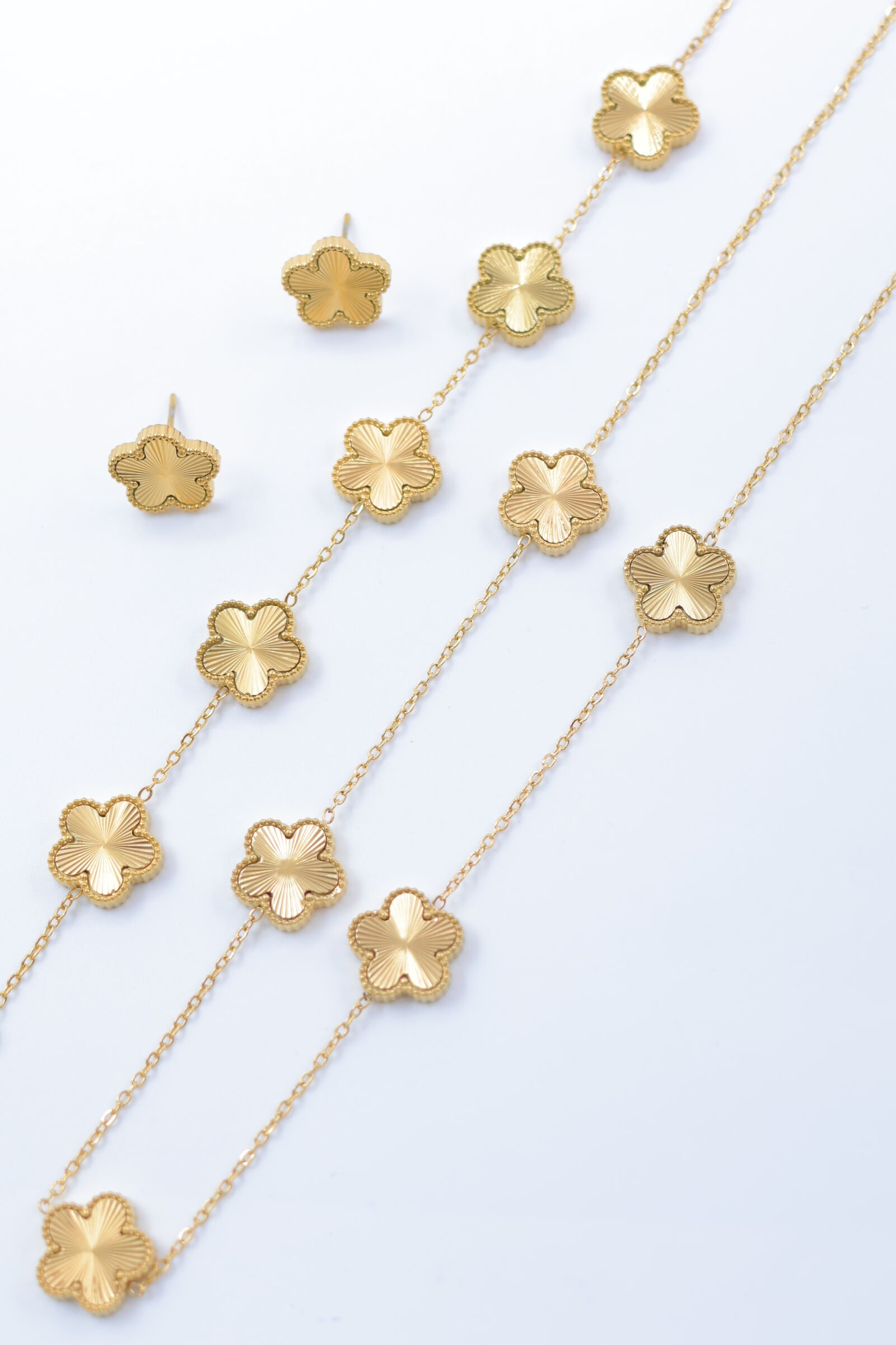 Wendbares Schmuckset aus Edelstahl mit fünfblättrigem Kleeblatt - G265E