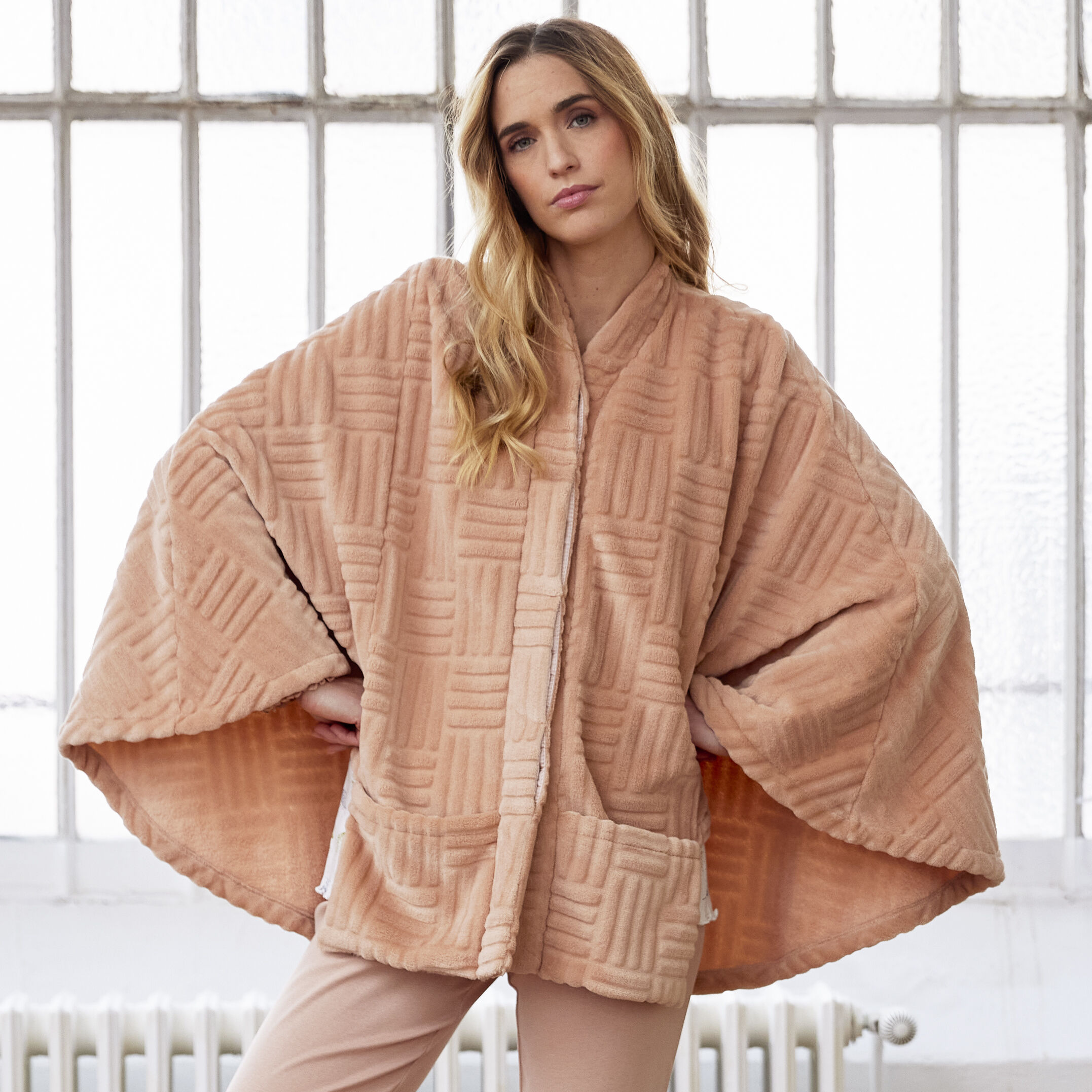 Poncho Femme en Fourrure Micro Rasée – CANAT – Réf. CA.JILL.PON
