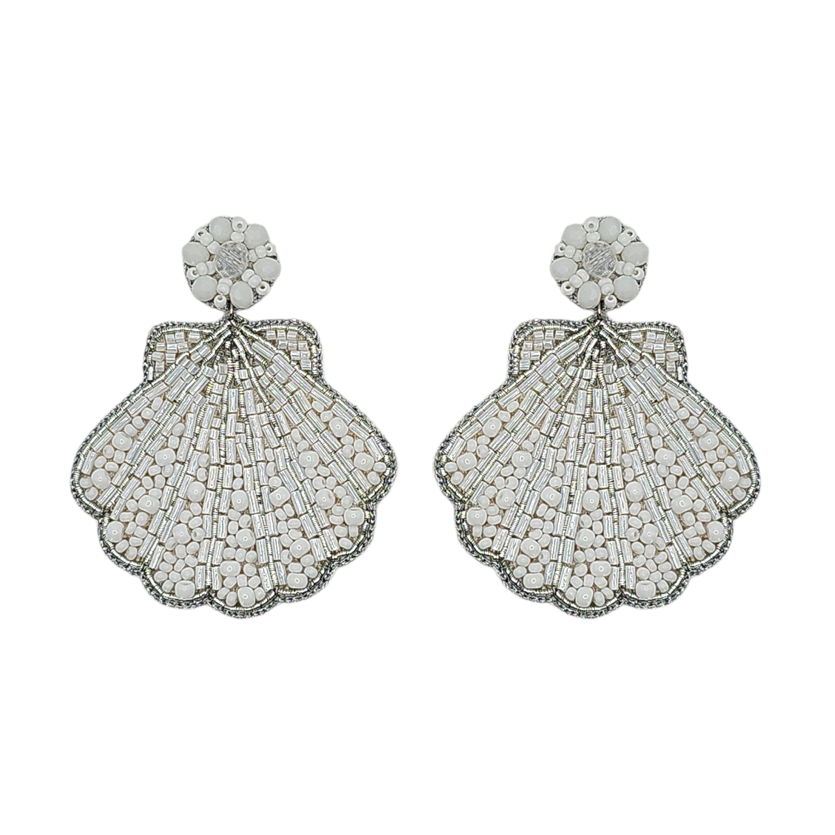 ORECCHINI CON PERLINE BIANCHE LUCIDE CON CONCHIGLIA