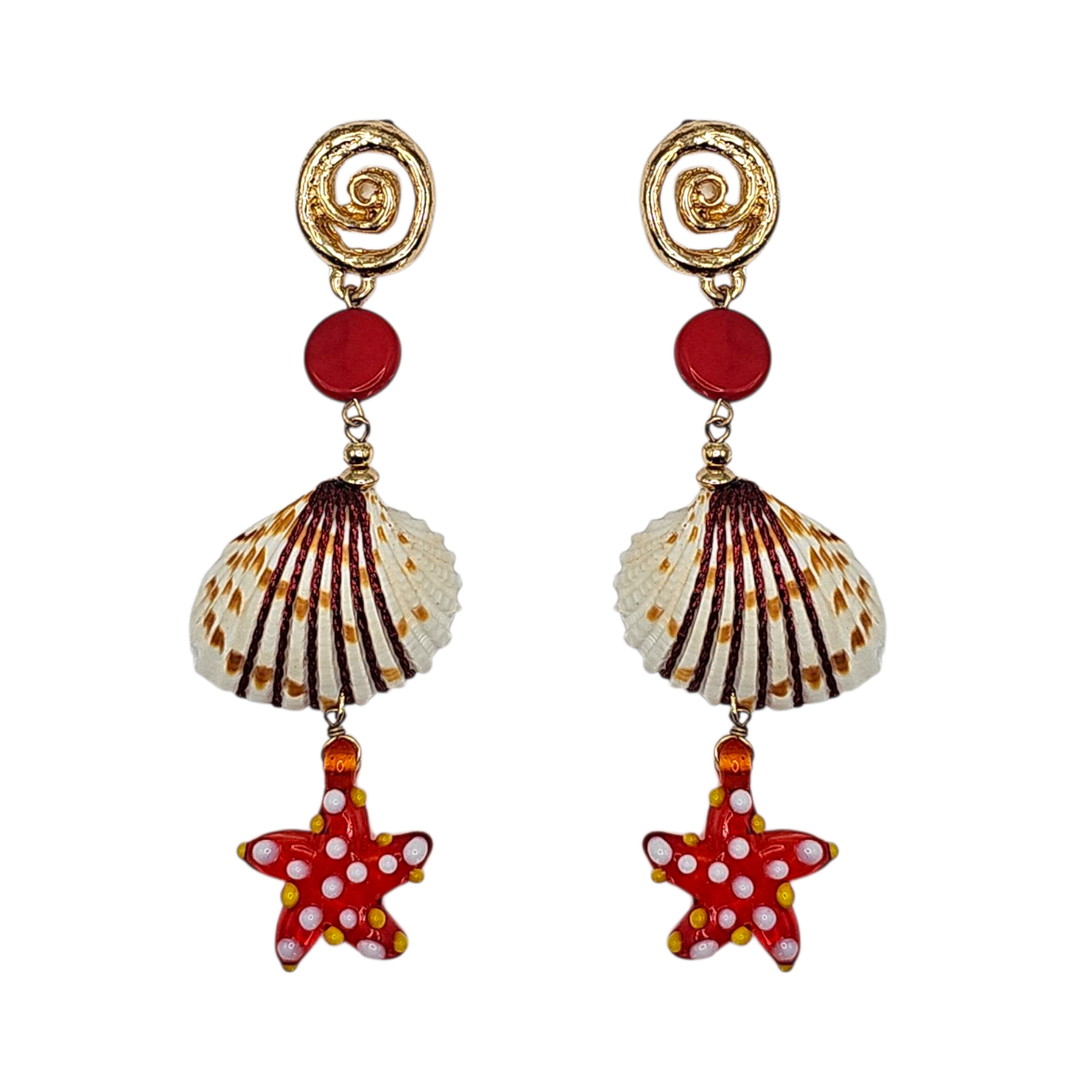 ORECCHINI A PENDENTE CON CIONDOLO A FORMA DI STELLA MARINA E CONCHIGLIE DI VITELLO