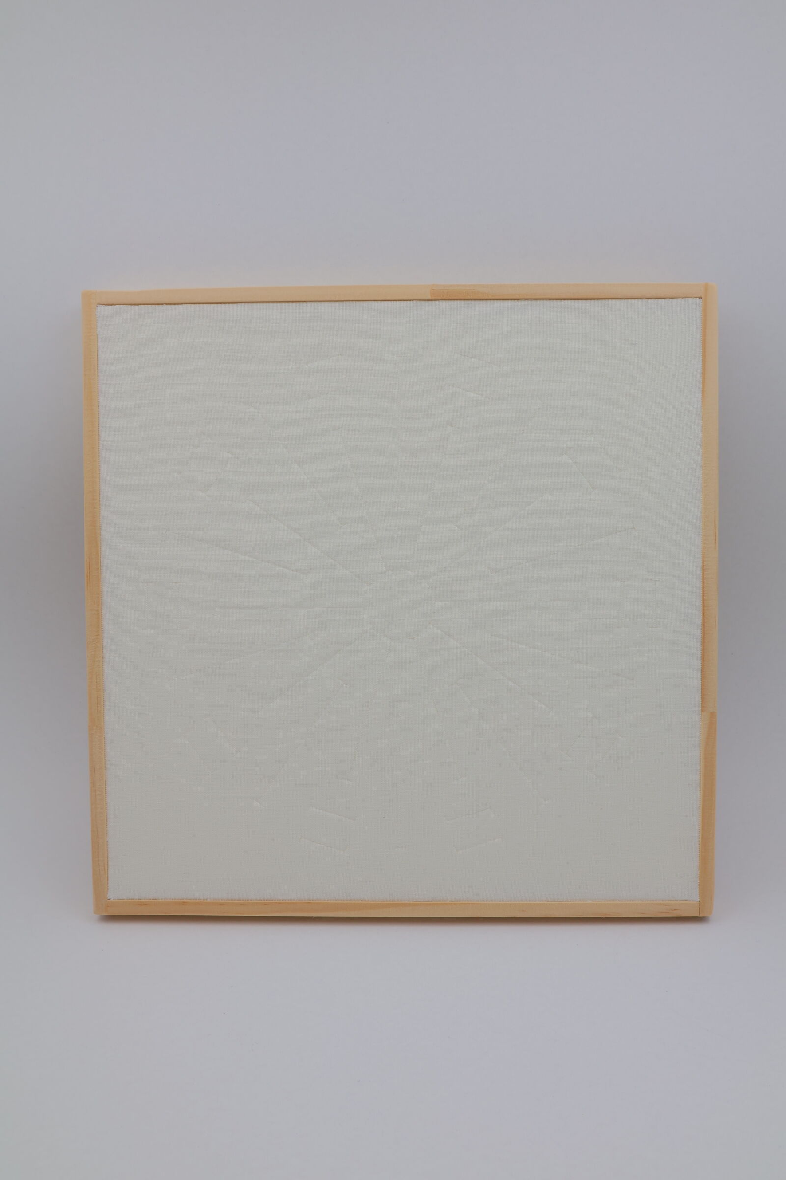 Espositore per anelli e giunchi in legno - PRT41