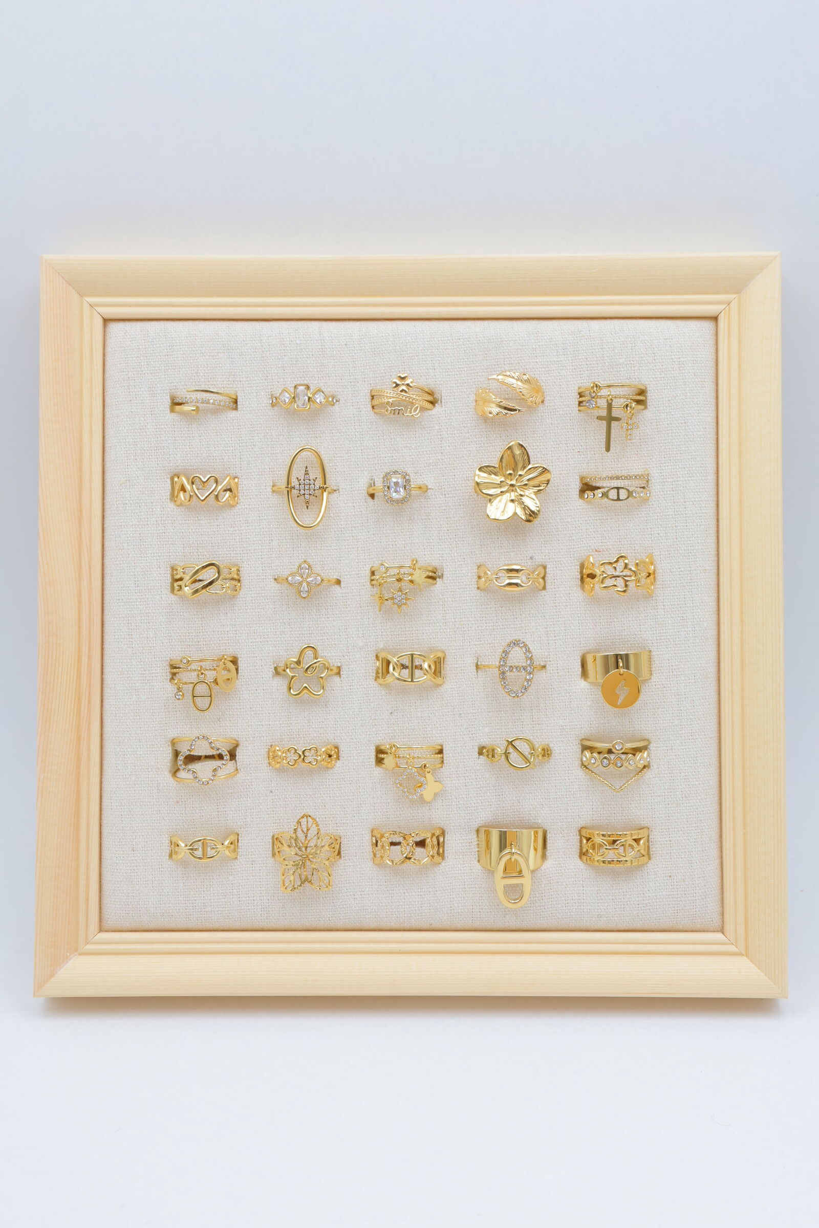 Set di 30 anelli in acciaio inox con espositore - PR-BAGUE72