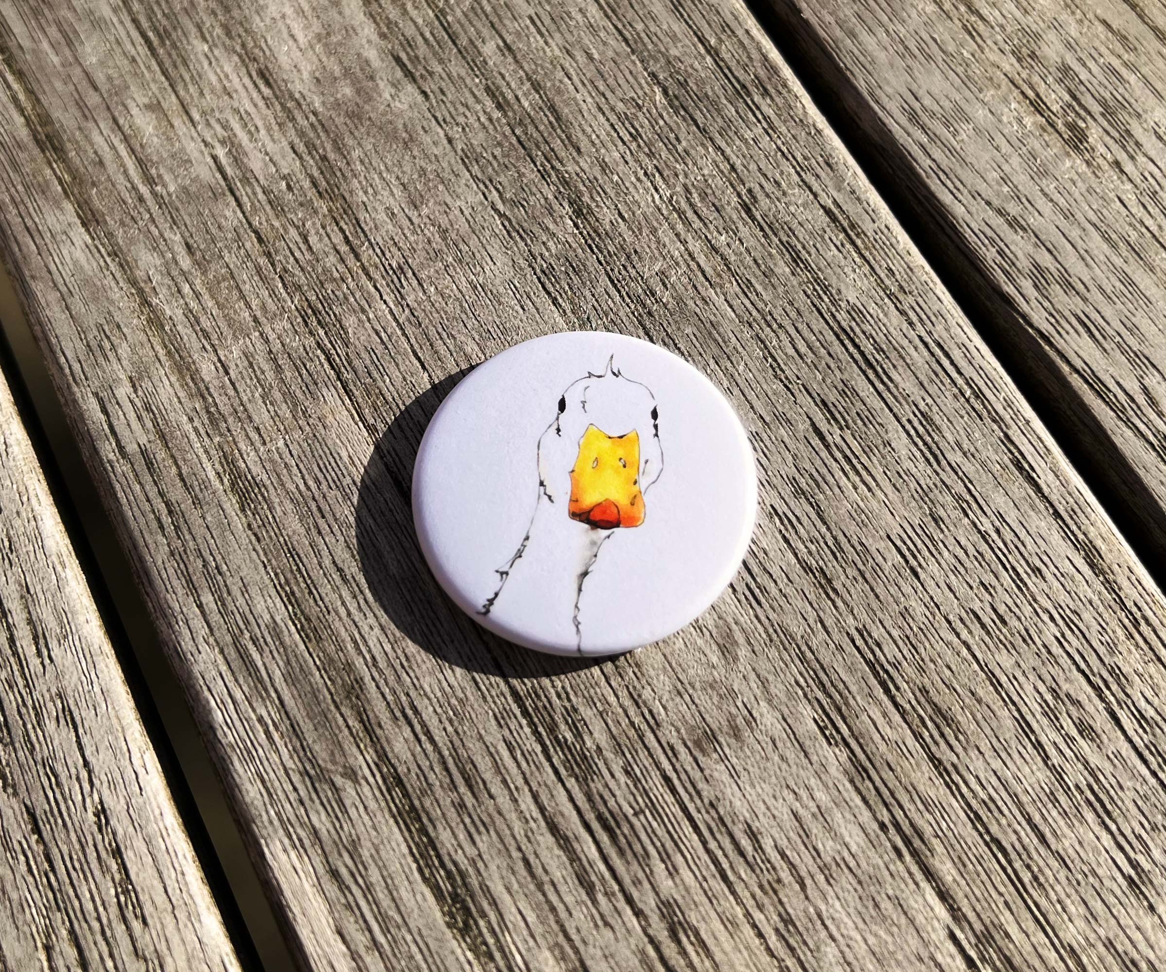 Magnetbutton mit Aquarellmotiv – Glückliche Gans – Tierischer Kühlschrankmagnet