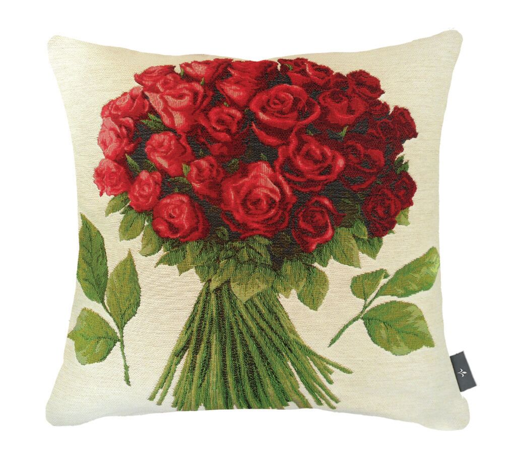 Kissenbezug mit rotem Rosenstrauß