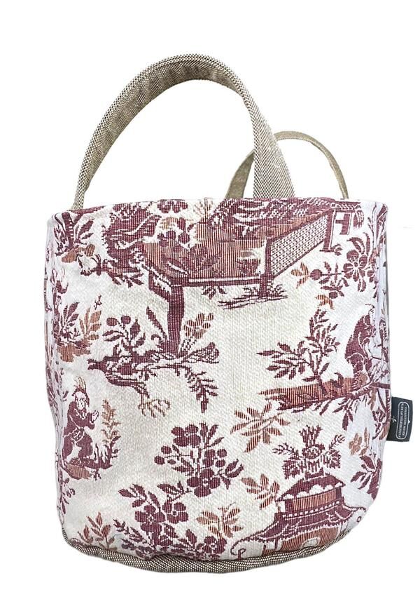 Der Korb des Chinesen mit einer Schubkarre