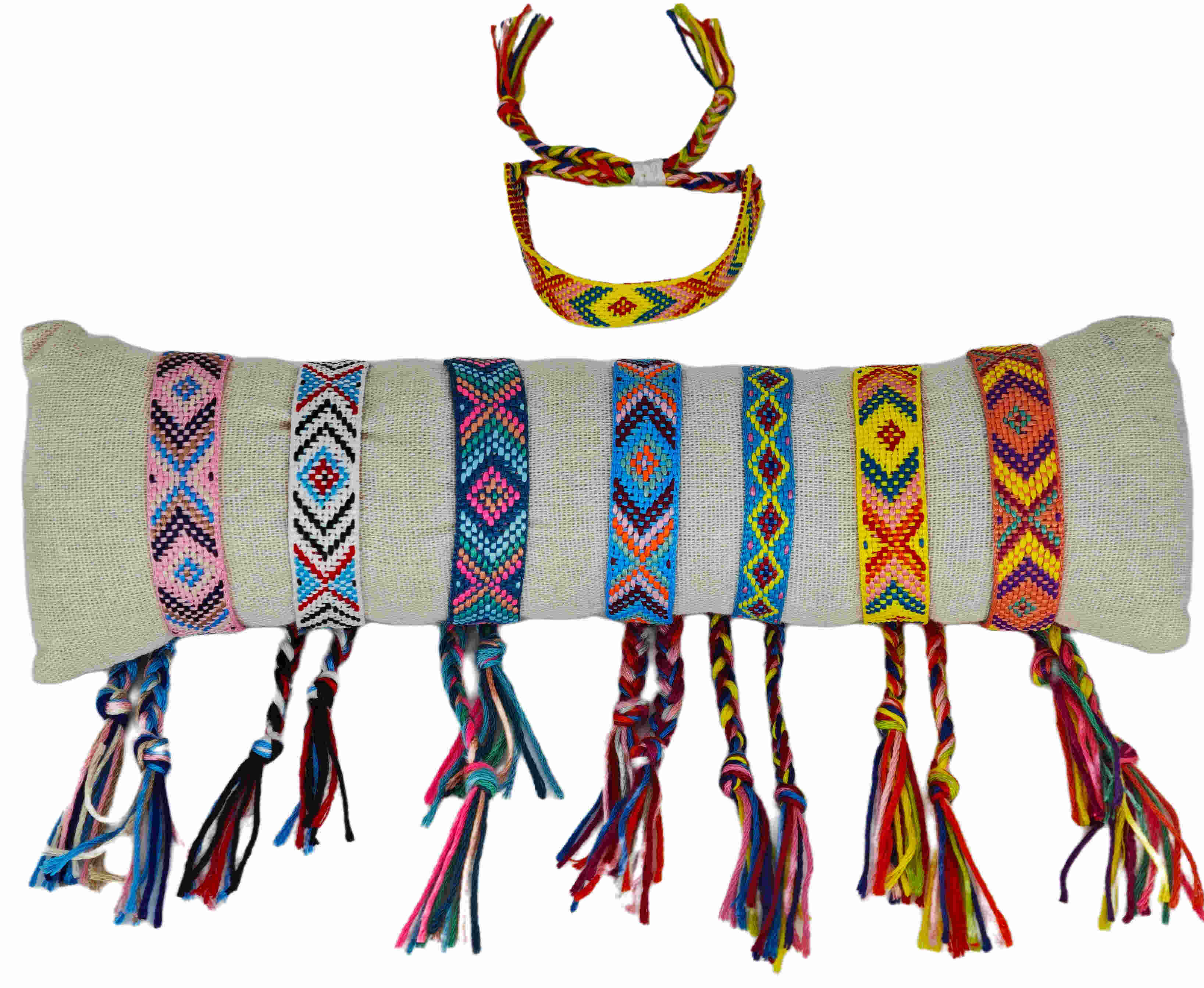 Lot de 35 bracelets ethniques colorés