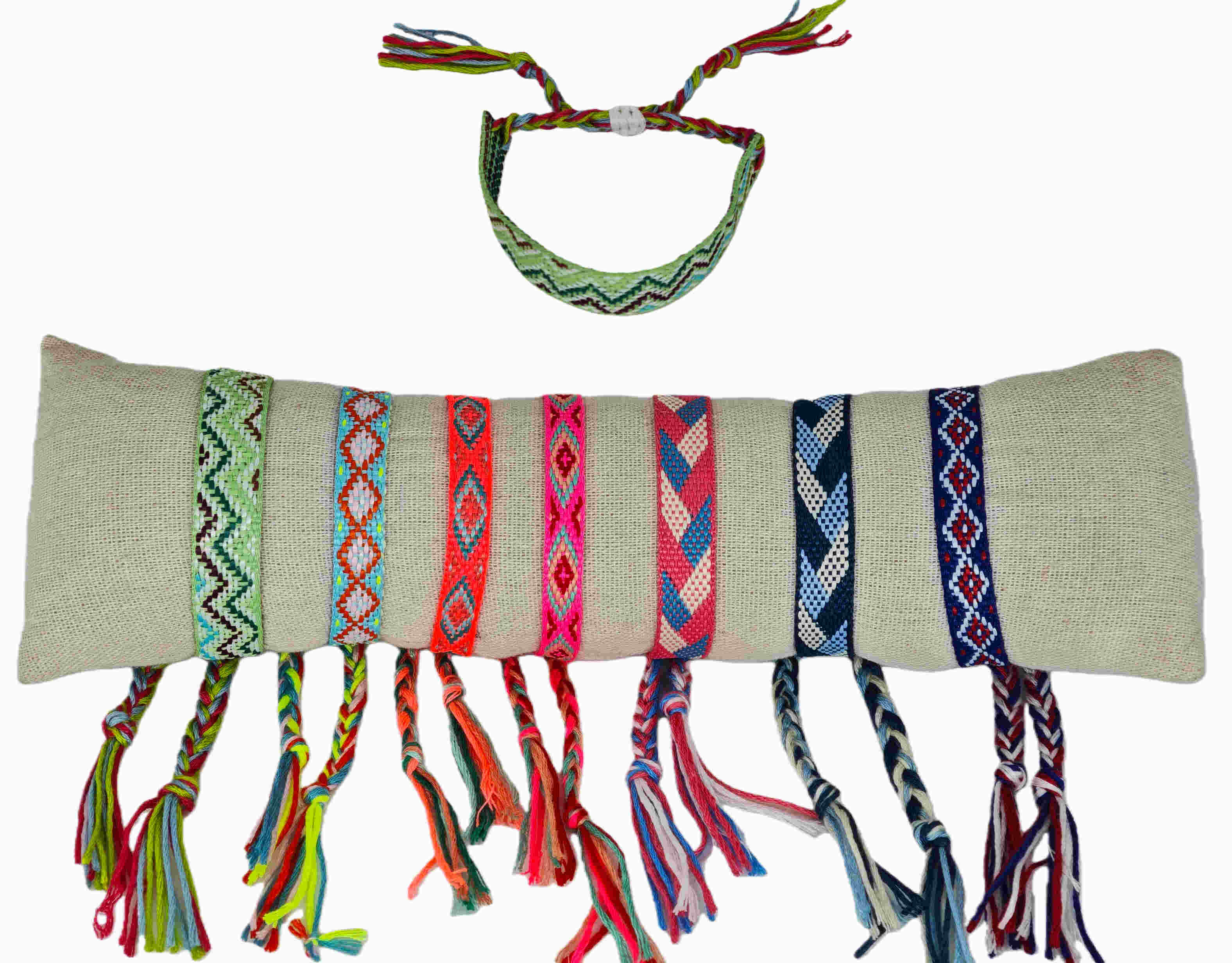 Lot de 35 bracelets ethniques roses et bleus