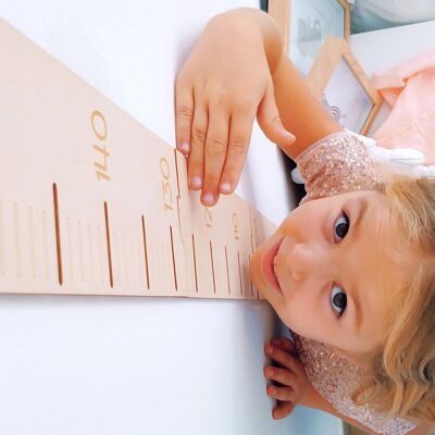 Medidor infantil de madera para pared, personalizable con nombre. Tabla de crecimiento infantil.