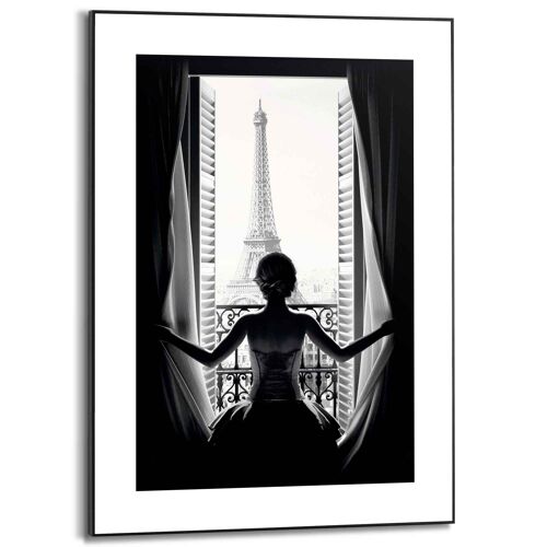 Slim Frame Woman in Paris