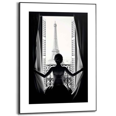 Mujer de marco delgado en París