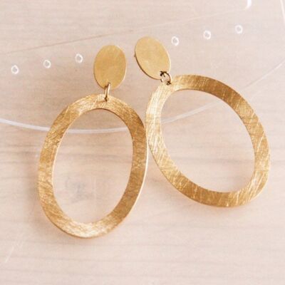 Statement earring large oval ring - gold