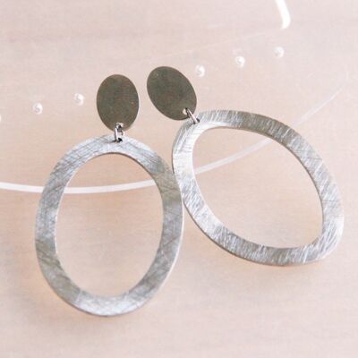 Statement-Ohrring mit großem ovalem Ring – Silber