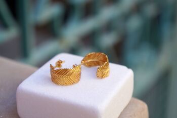 Boucles d'oreilles créoles en or massif pour femmes. Mimosa - Plante d'acacia 2