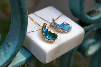 Collier en or pour femme en véritable coquillage avec pierre de murano bleue 3