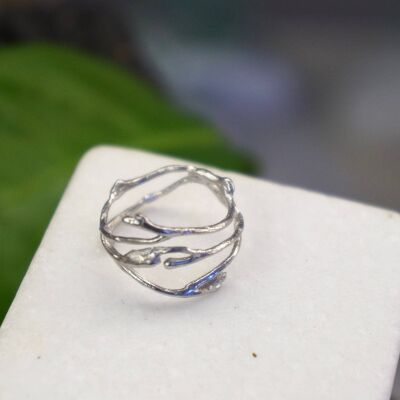 Bague brindille en argent sterling au jasmin.