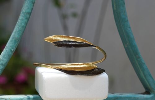 Arm cuff . Elegant Olive Bracelet for Women, Adjustable