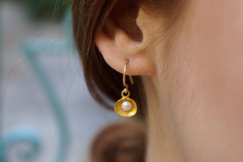Pearl Sea Shell Earrings in Solid Gold 9k - 14k - 18k