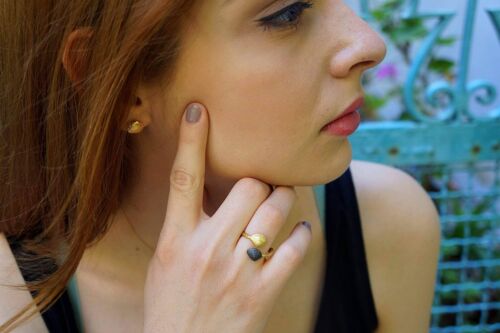 Black and gold sea shell Adjustable Ring on stelring silver.