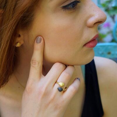 Black and gold sea shell Adjustable Ring on stelring silver.