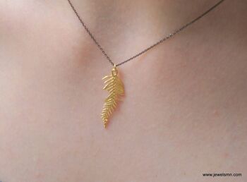 Collier chaîne pendentif feuille d'or massif pour femme. 1