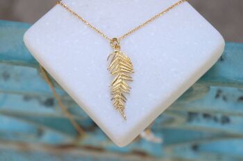 Collier chaîne pendentif feuille d'or massif pour femme. 2