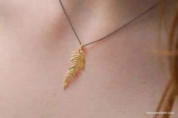 Collier chaîne pendentif feuille d'or massif pour femme. 4