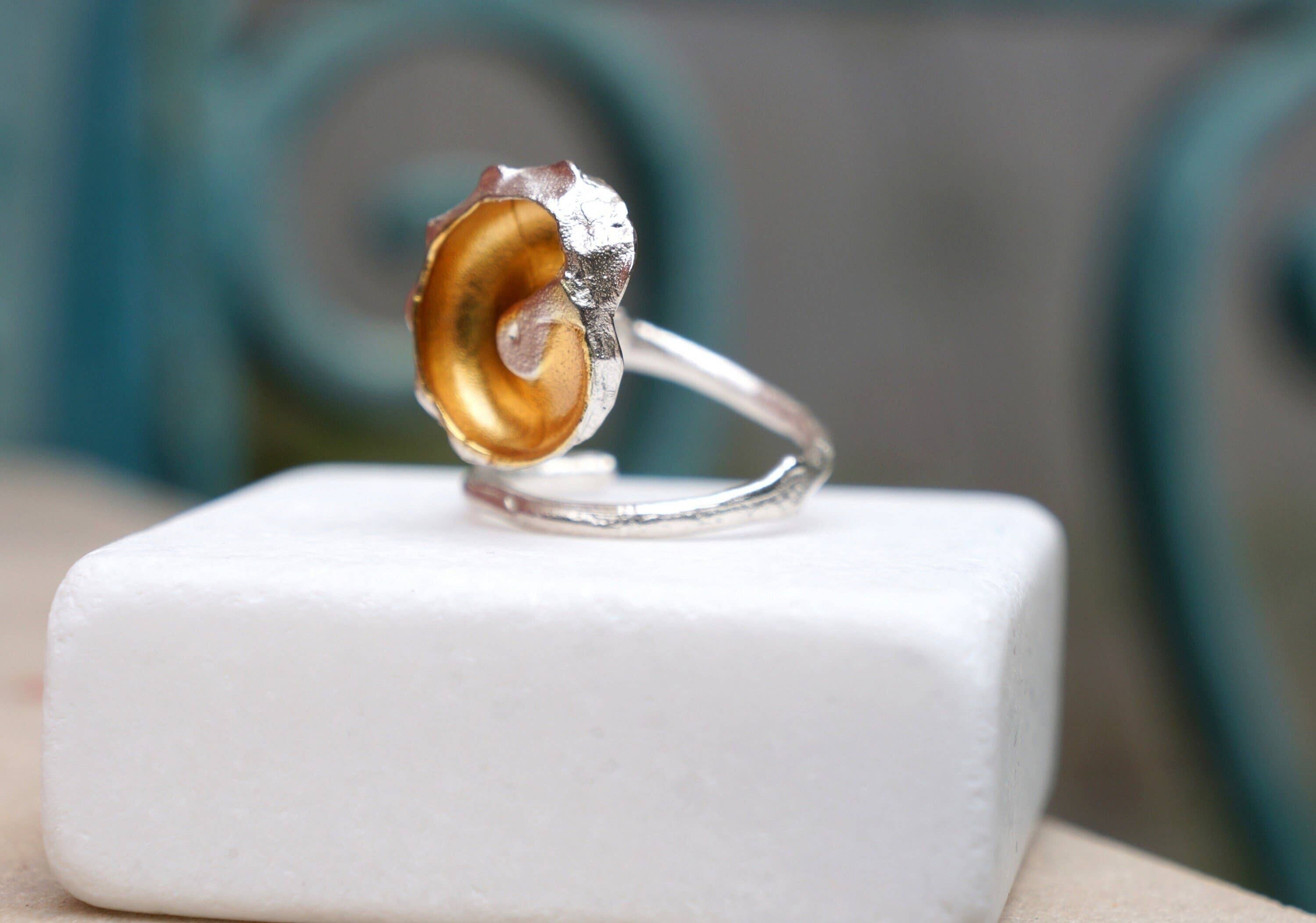 Muschelring mit Zweig. Ring aus Sterlingsilber für Damen. h