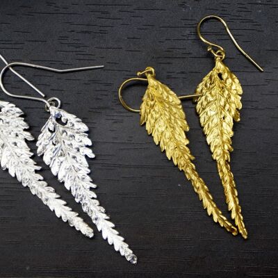 Boucles d'oreilles arbre à feuilles de fougère plaquées or 14 carats.